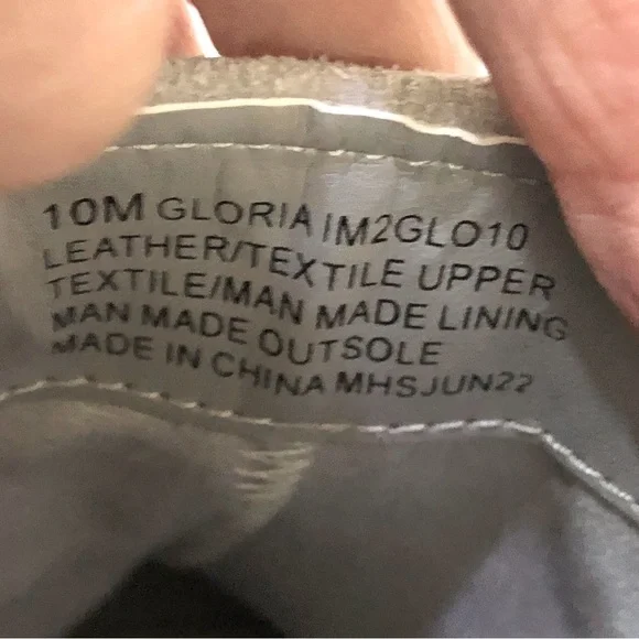 Isaac Mizrahi Live Chelsea Boots Suede Light Grey Cement Gloria sz 10 New No Box - Picture 8 of 11